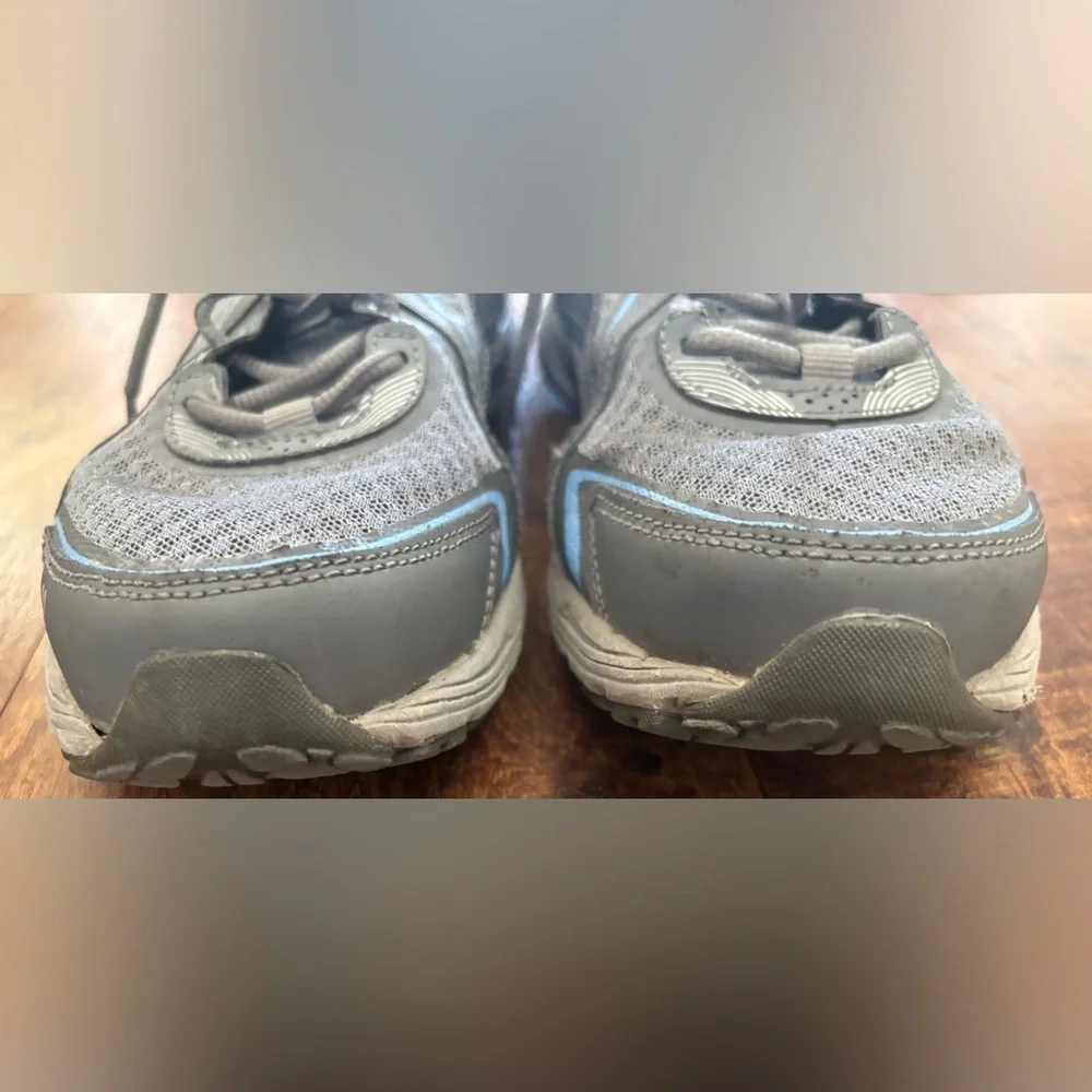 Ryka skywalk woman’s walking tennis athletic shoes/sneakers Sz 8 regular